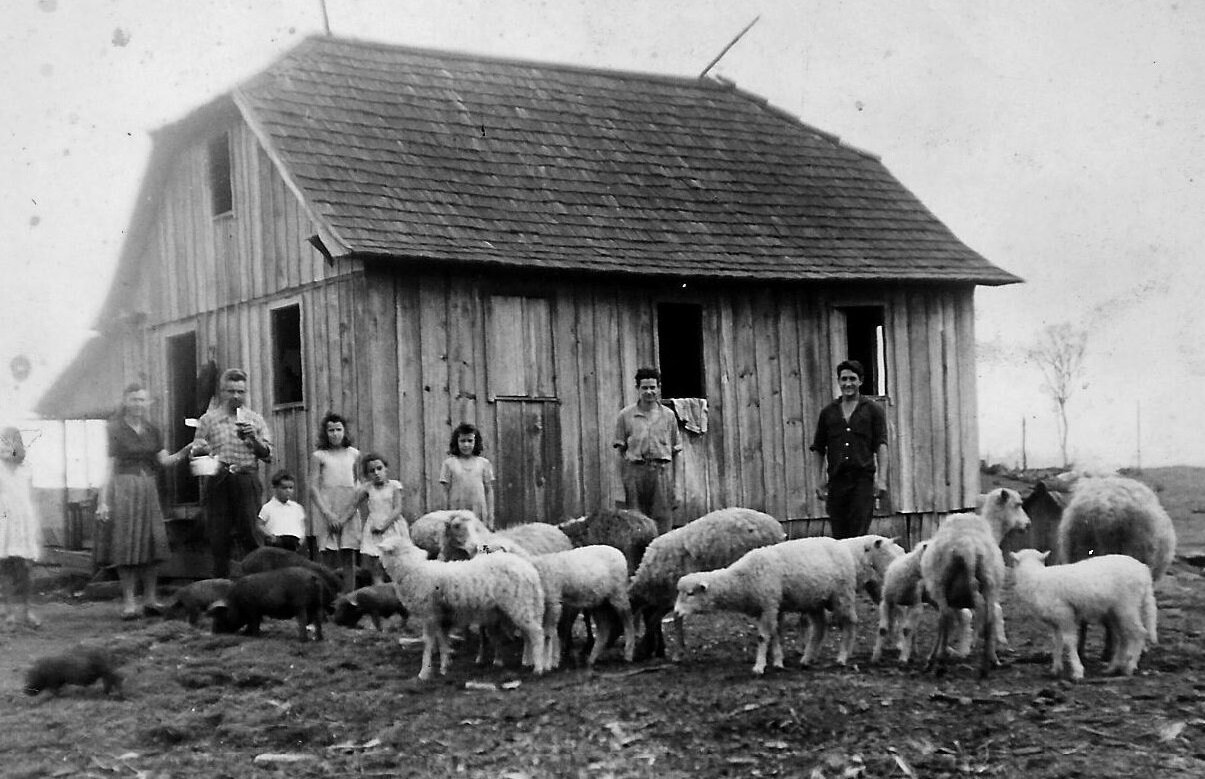 Família Savegnago, em Francisco Beltrão - Ano desconhecido