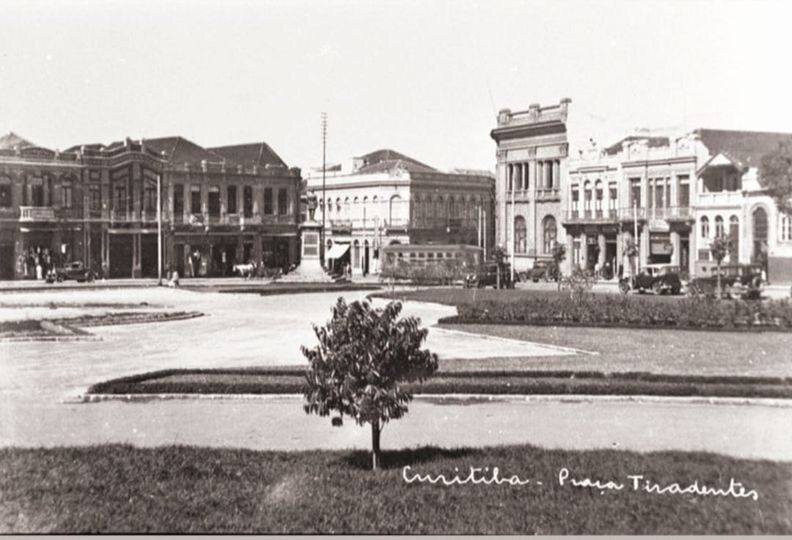 Praça Tiradentes, em Curitiba - Década de 1930