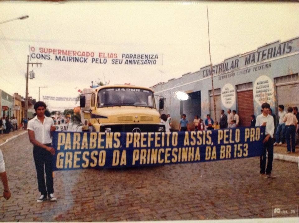 Desfile de Aniversário, em Conselheiro Mairinck - Década de 1980