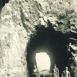 Manutenção de túneis na Estrada de Ferro Curitiba-Paranaguá - 1928