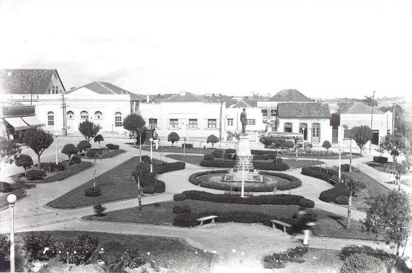 Praça General Carneiro, na Lapa - Ano desconhecido