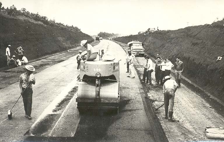 Pavimentação da Rodovia do Café - Década de 1960